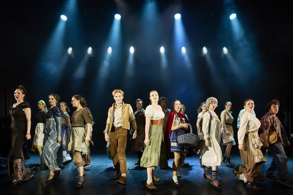 Foto der Cast der Stage School Hamburg